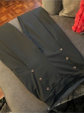 Wide Leg Button-Detail Pants in Black